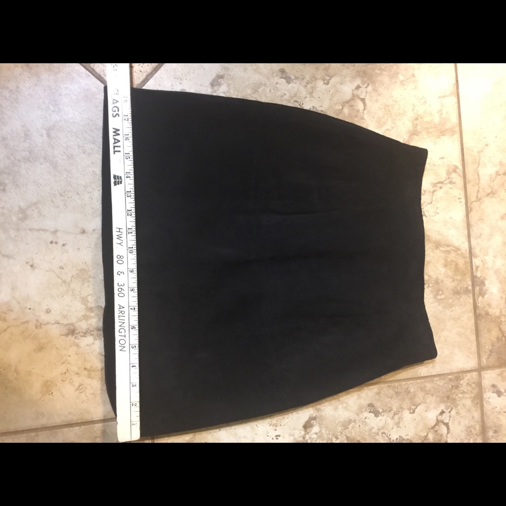 Black leather lined skirt size 6 - Picture 2 of 5
